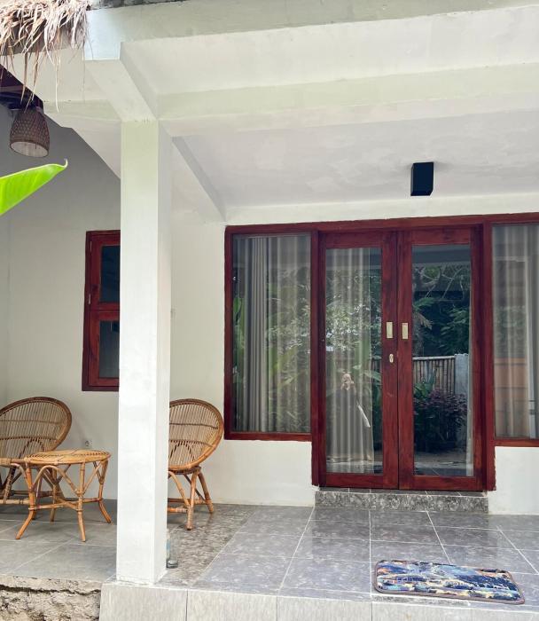 Hibiscus house Kuta Lombok 1 bed room & kitchen