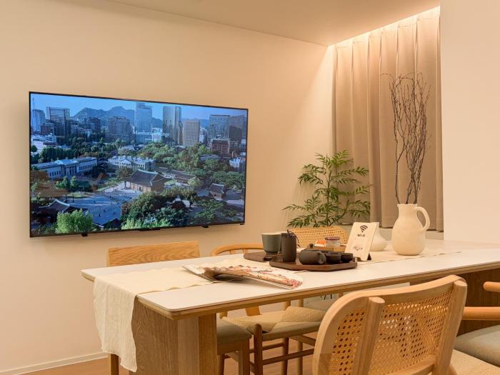 NEW- Wangsimni Stn 3 mins, Max 4P, Tub, Baby friendly, Near Seongsu, Luggage Storage, Flat