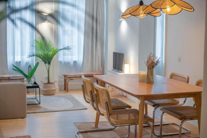 The Alluring - Central and Spacious 2 Bedroom