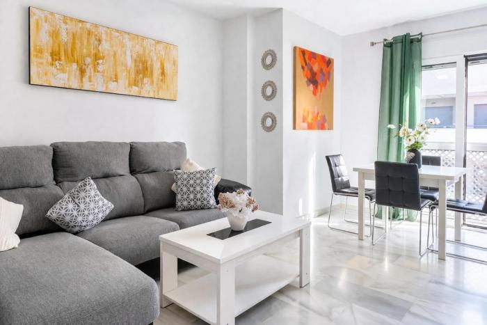 Bright Apartment with 2 Bathrooms, Central Malaga
