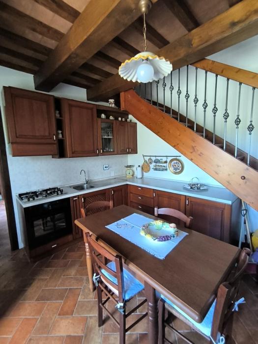 Casale in pietra sul lago del Turano