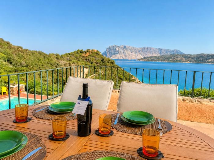 Punta Est - Trilo Corallo Piscina e Vista Mare