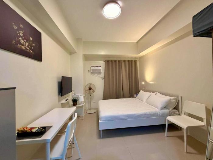 Stylish High-Rise Stay at Jazz Residences Makati