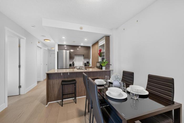 Modern 2BR Near Yaletown and BC Place