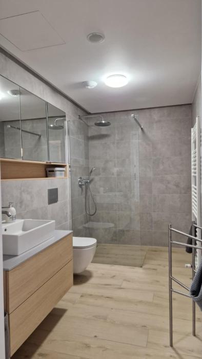 Pinea 125 nad SAMYM morzem, baseny, spa, sauny, parking, dwa balkony
