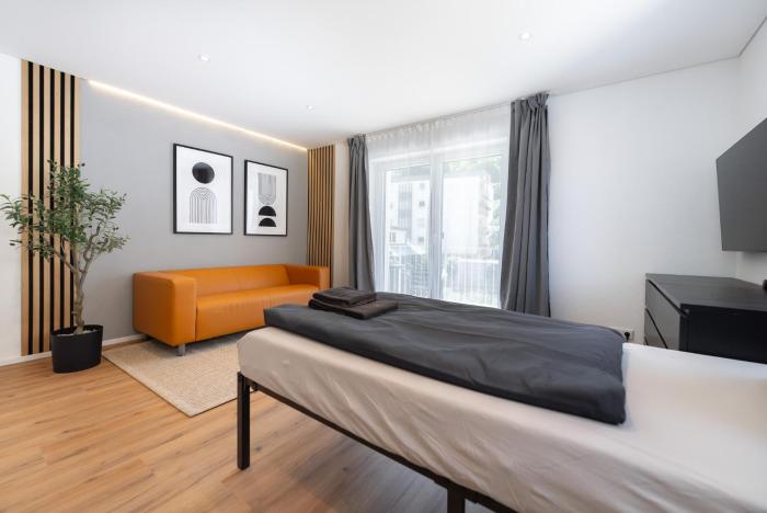 Chic 3-Room Flat near Basel, Big Dining Table, Business & Leisure