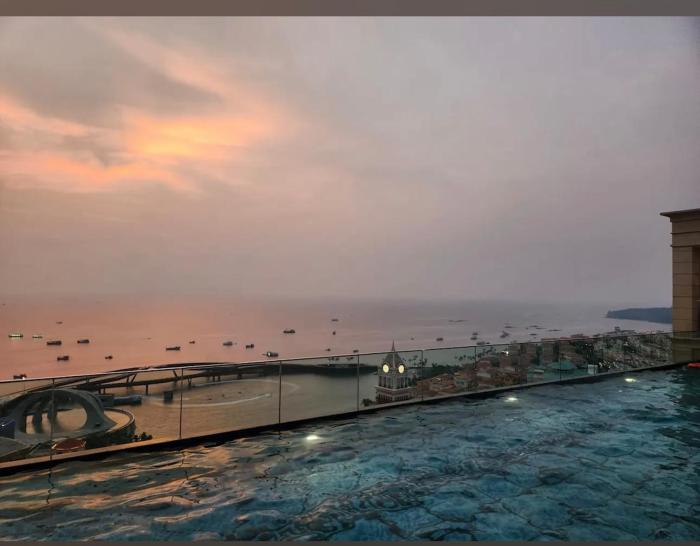 Sunset Town apartment with sea view, fireworks