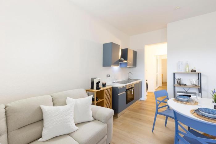 Beachfront, New & Modern Apartment, Murta Maria
