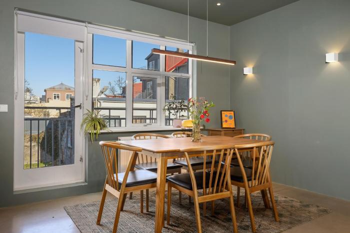 Stylish Downtown Reykjavík Flat with Balcony