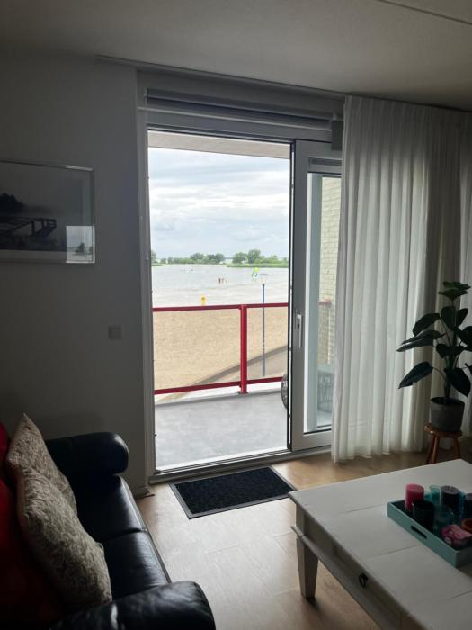 Appartement aan strand en IJsselmeer