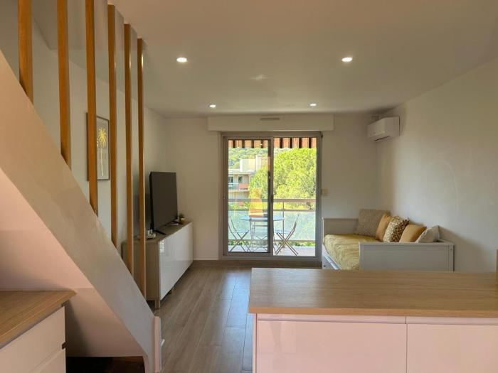 Duplex rénové à 2 minutes à pieds de la plage, La Favière