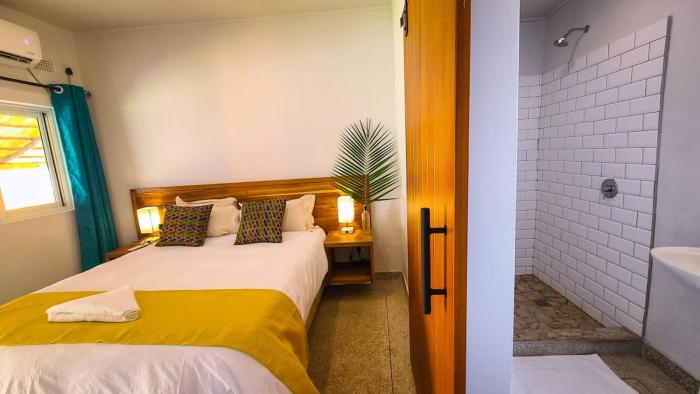 Jollyboys - Single Ensuite Room with Air Con
