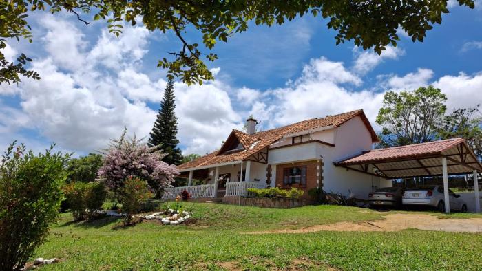 Casa Campestre para Familias y Grupos en La Mesa de los Santos
