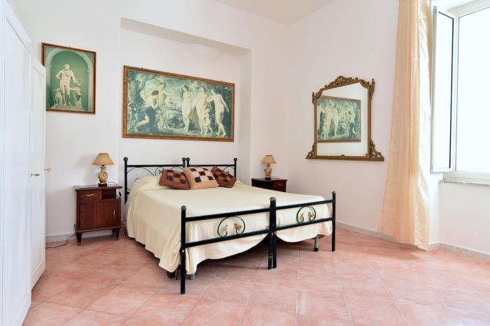 The Roses House, Fondo San Vito