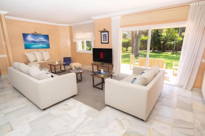 Exclusive Luxury Villa - Private Pool & Lush Garden