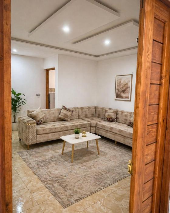 New 2 bedrooms apartment with very sunny private patio