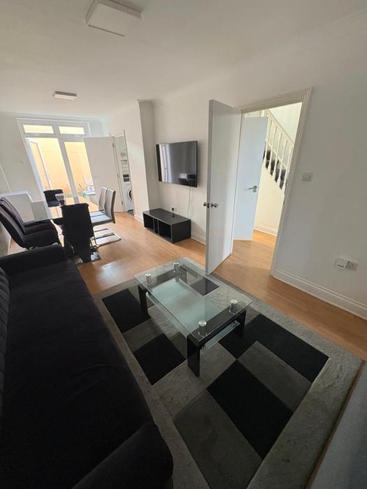 Murchison Road Apartment