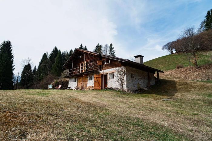 Chalet Strina Rifugio privato nel bosco