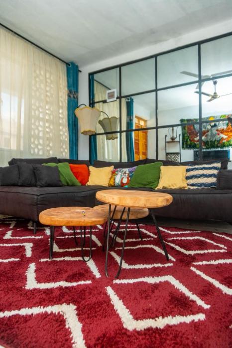 The Mirror House Boho 1BR Pool 5 Min to Beach