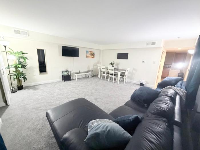At the Beach Gate Beautiful one bedroom with Pool