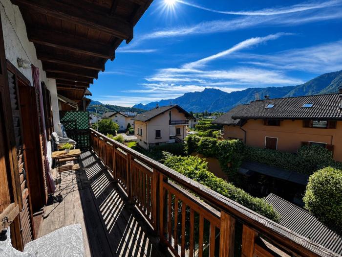 Casa Anna apartment with balcony near the lake
