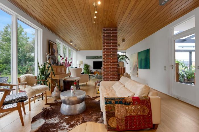 4BR Modern Family Home Hot Tub, Garden and Parking