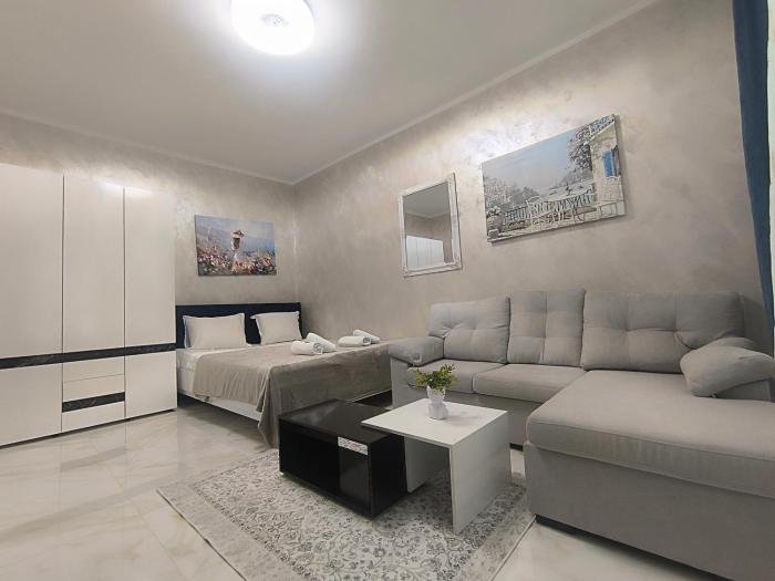 City Garden Nest steps from Borisova garden and bus stop