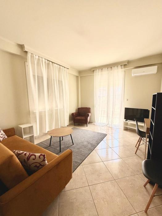 Family and Friends Getaway with 3BR, Yard and BBQ