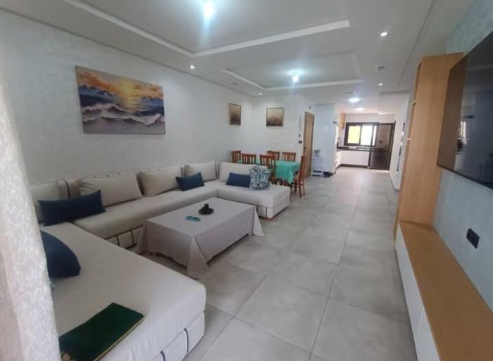 Appartement neuf vue sur piscine