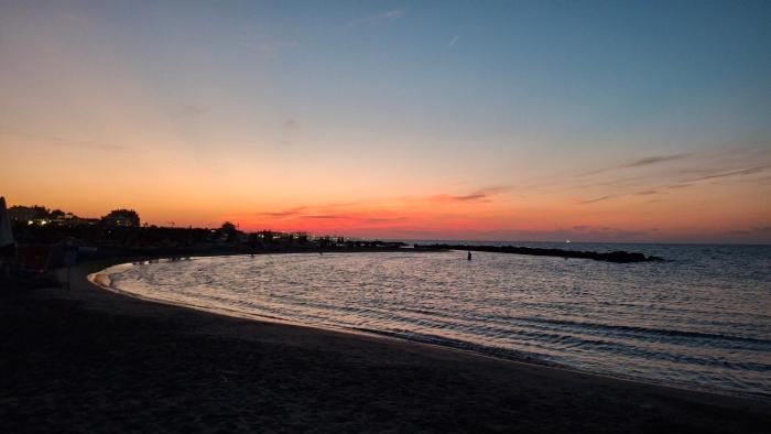 Casa tramonto 50 mt dal mare, parcheggio gratis
