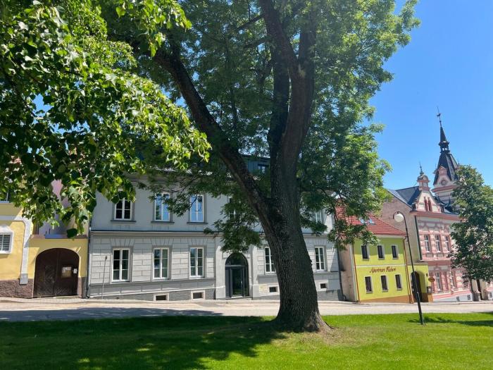 Luxusní apartmán, výhled na náměstí, 10 min k pláži