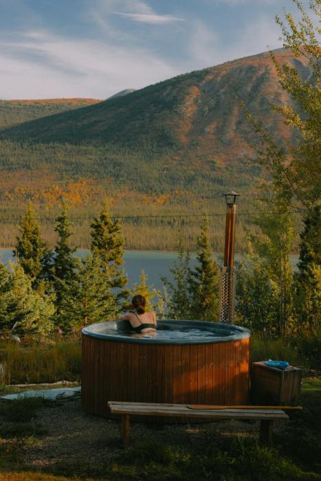 CabinsOver Crag Lake Glamping Bear
