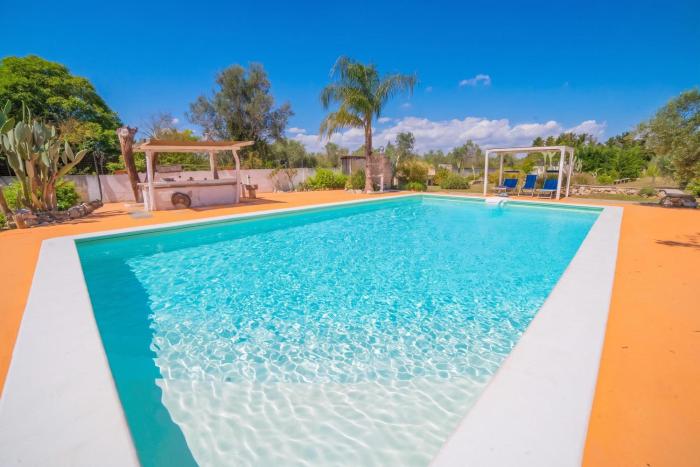 Masseria Le Palmentelle Pool And Garden - Happy Rentals