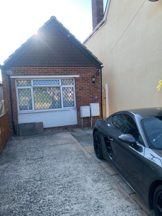 2 bedroom bungalow close to the sea