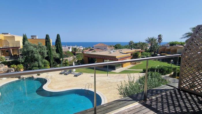 Bela Vista townhouse with pool
