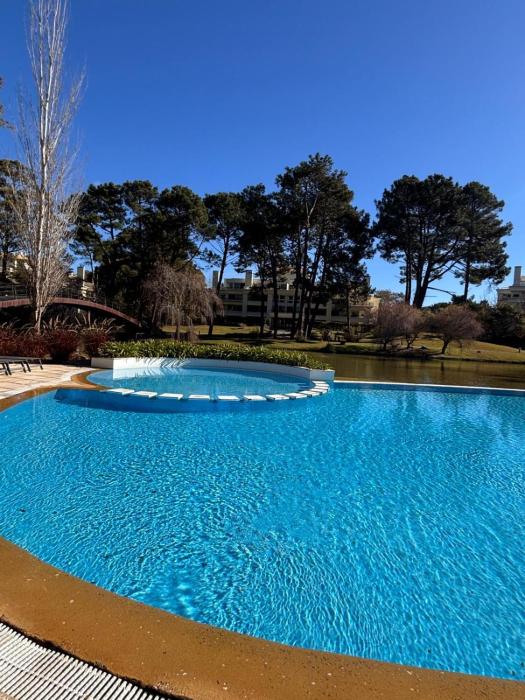 Genial apto en Solanas, piscinas climatizadas, verdes y relax