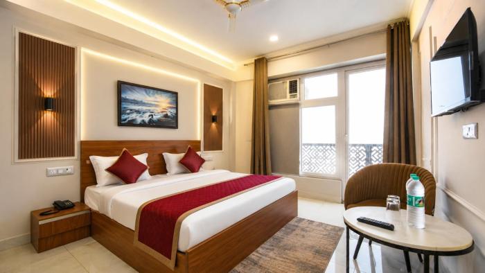 Hotel Gold & Water Villas Near Ek Murti Chowk