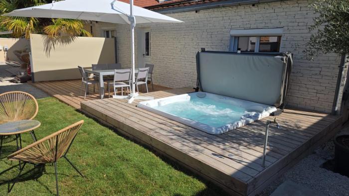 studio tout equipé avec sauna hammam jacuzzi privatifs