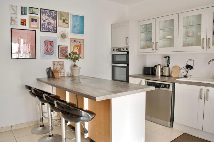 Private Rooms - 2 Bedroom Shared Apartment in Blata l-Bajda - Close to Valletta