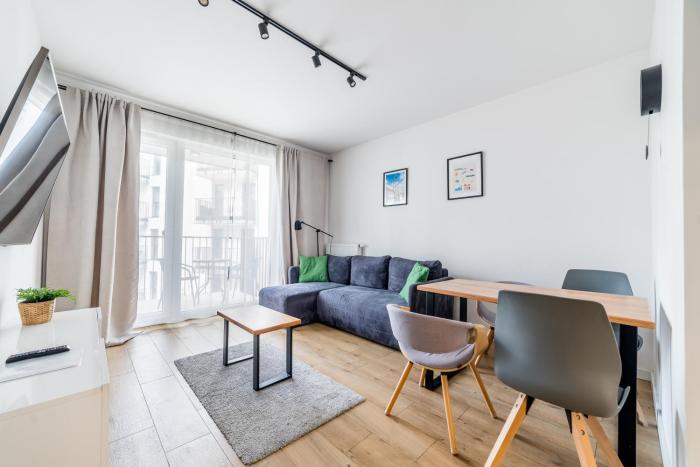 Warta River Esencja Apartment by BookingHost