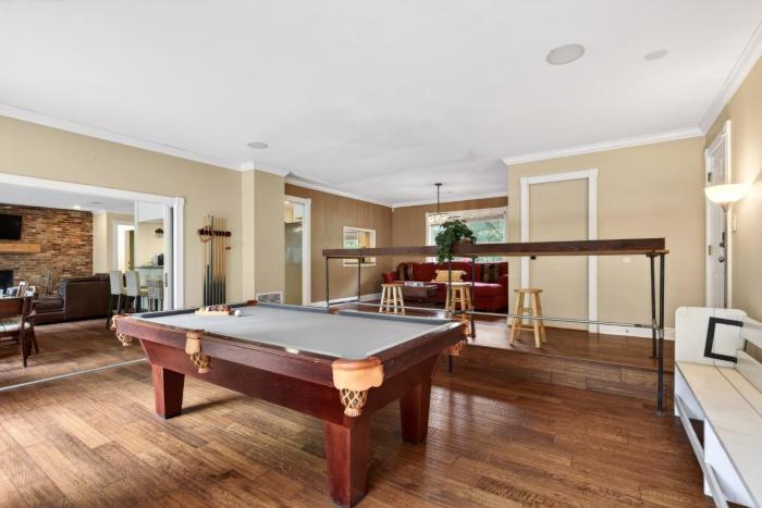 Sprawling 5BR Oasis Near FSU & Trails home
