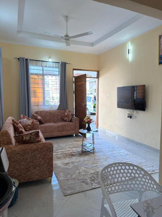 Modern Three BR En-Suite Apartment Near Airport in Tabata