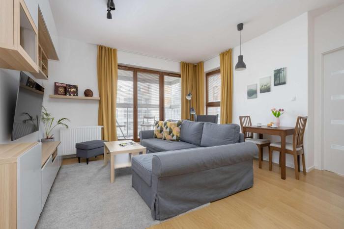 Unique Apartment for 6 People with Balcony & Parking by Noclegi Renters