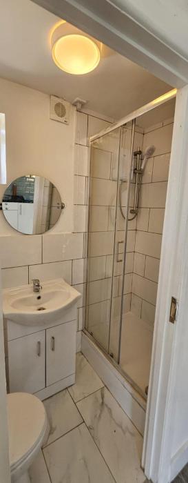 Birdsong Studio & Quiet Garden Flat with Ensuite