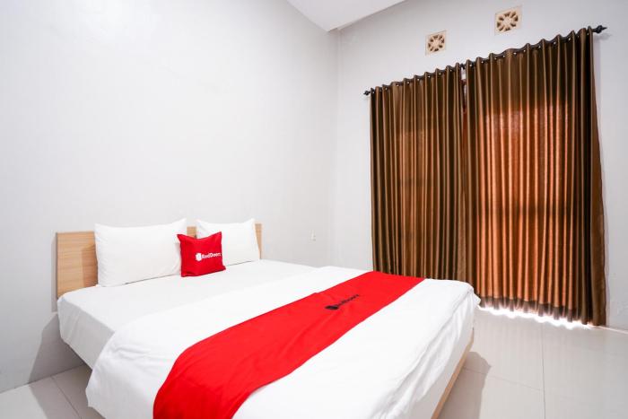 RedDoorz Syariah Near Maguwoharjo Yogyakarta