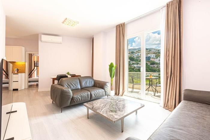 AMAS 2BR Ap 6 Parking, Balcony & Kitchen