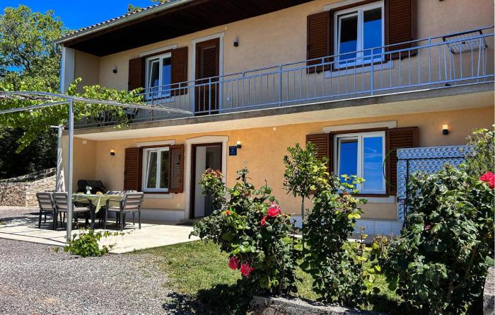2 Bedroom Lovely Home In Grizane