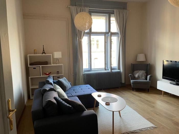Perfect location, spacious apartment for 6 people, 3 rooms, 2 bathrooms