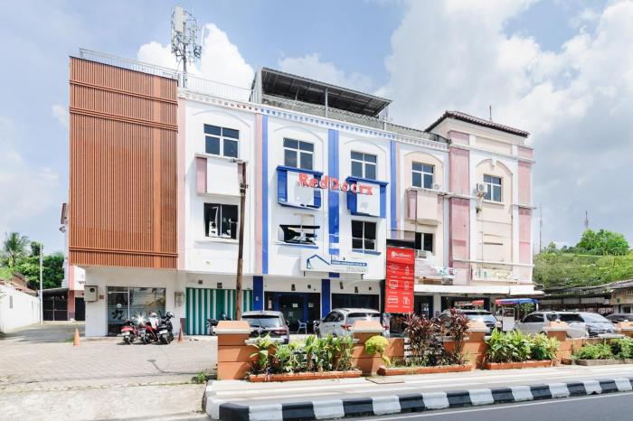 RedDoorz near Palembang Square Mall 2