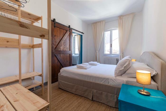 Charming 6-People Stay in Campo Santi Apostoli by Bricola Apartments